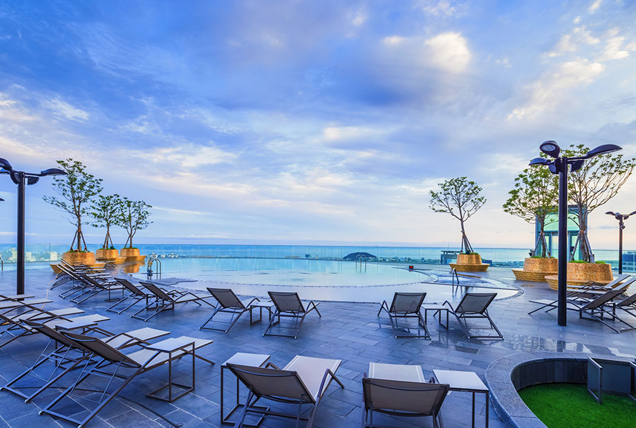 PODIUM POOL DECK